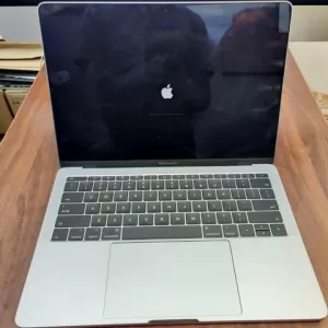 Macbook Pro 2017 i7 16GB 256SSD touch bar with 2gb graphics