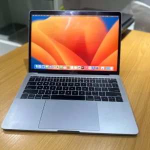Macbook Pro 2017 i5 8GB 256SSD non-touch bar